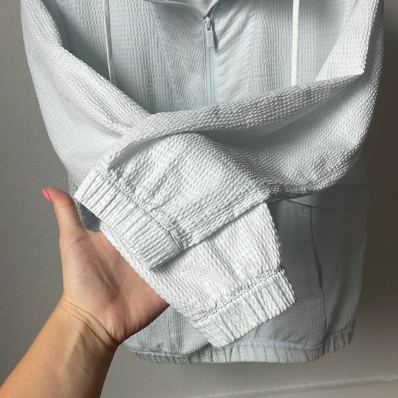 Lululemon Pack Light Pullover *Packable - Picture 6 of 14